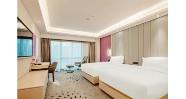 时光的共生者：实木家具的温度与传奇